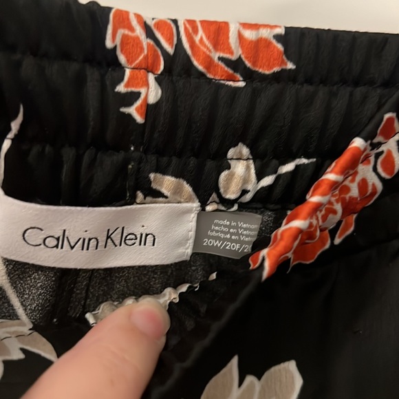 Calvin Klein black dark floral soft pull on pants 20W NWT workwear casual baggy - Picture 4 of 16
